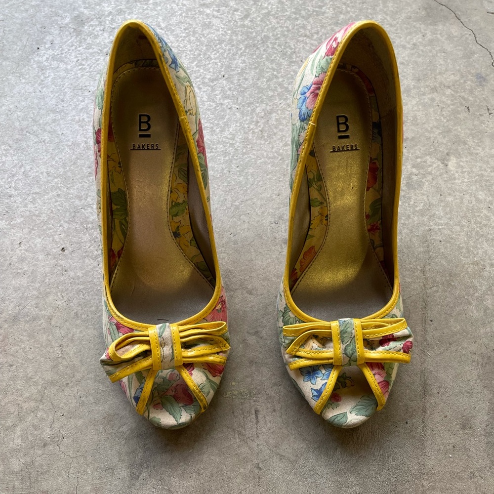 BAKERS Floral Heels - Size 6